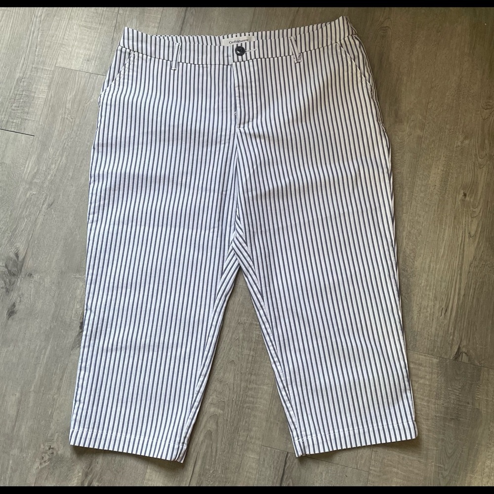 croft & barrow White and Navy Striped Capris